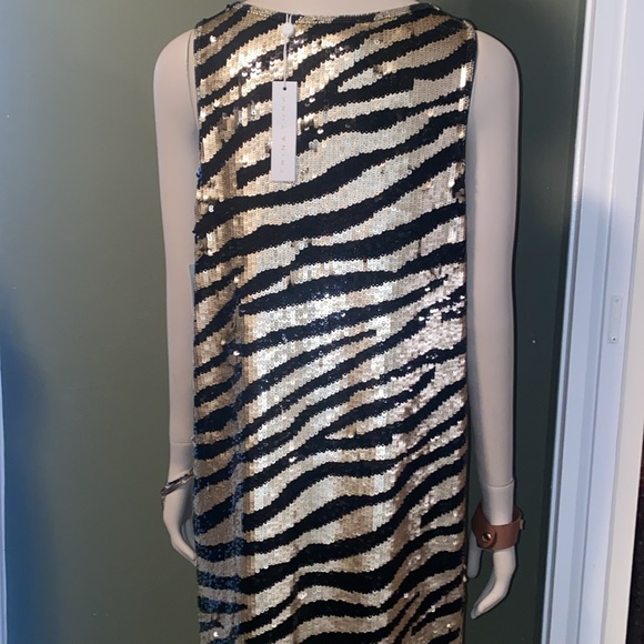 Beautiful sequined dress by DESIGNER TRINA TURK, SIZE 6, Black & Gold zebra. - Picture 11 of 15
